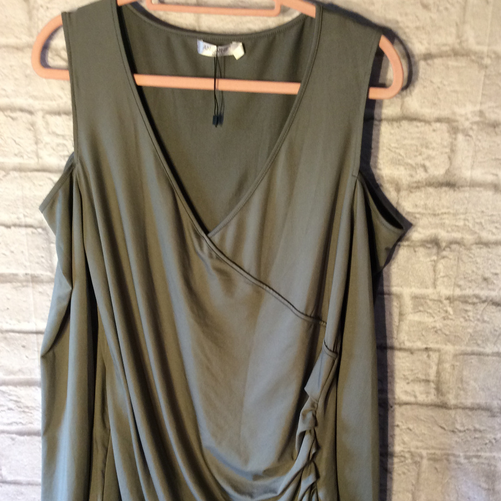 ANGVNS Long-Sleeve Cold Shoulder V-Neck Top